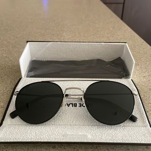 NEW Jade Black sunglasses with case and lens cloth